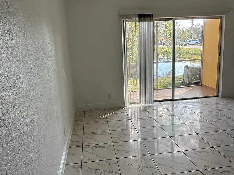 Royal Palms at Lauderhill — Photo 10