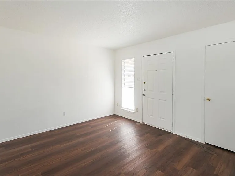 6000 Tracy Lynn Ln #A — Photo 2