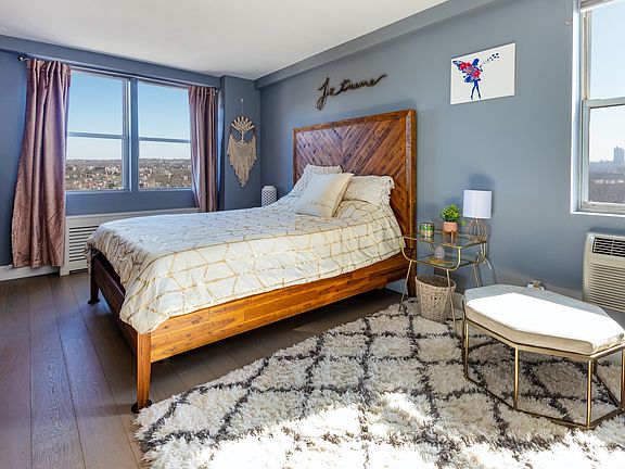 4th image of 5800 Arlington Ave APT 6C
