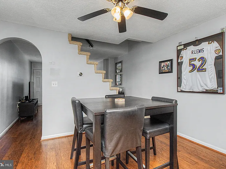 1303 Clarkson St — Photo 8