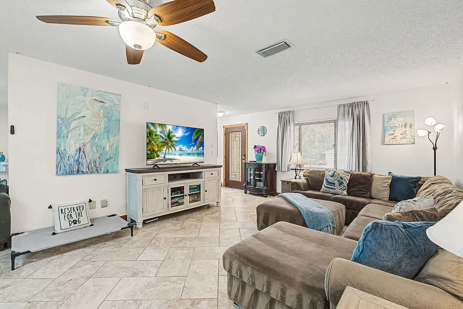 3 bed, 2.0 bath, 1636 sqft, $3,089 — Photo 2