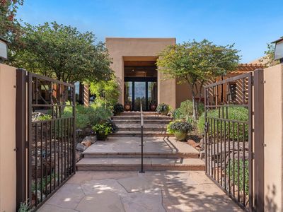 1085 Camino Manana, Santa Fe, NM, 87501
