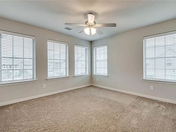4th image of 924 Jamesville Ln