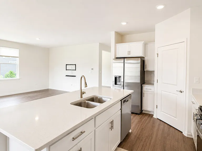 301 Westminster Ct — Photo 15