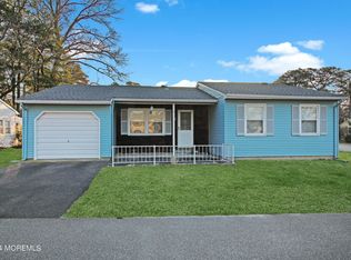 52 Chelsea Dr, Whiting, NJ 08759