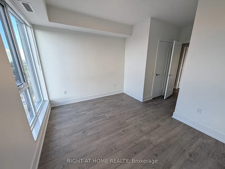 858 Dupont St #824 — Photo 7