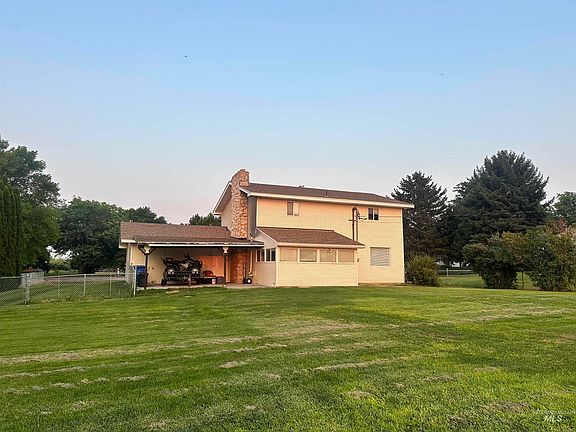 4th image of 1590 Briarwood Ln