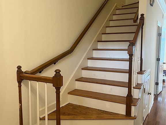 4th image of 213 Windsor Terrace Dr