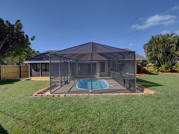 4th image of 502 SE Fallon Dr