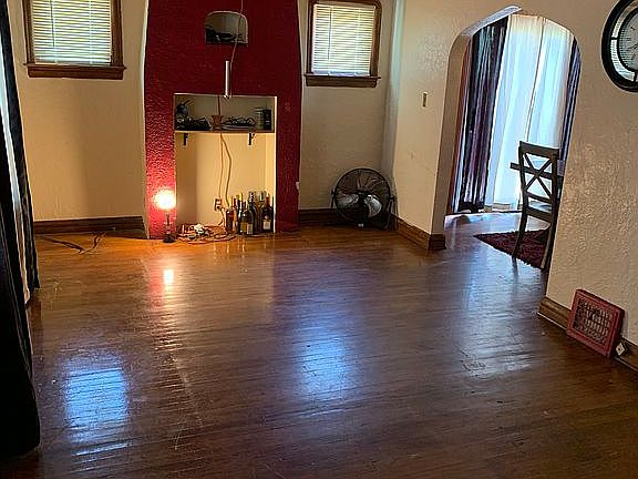 2nd image of 5095 Lafontaine St
