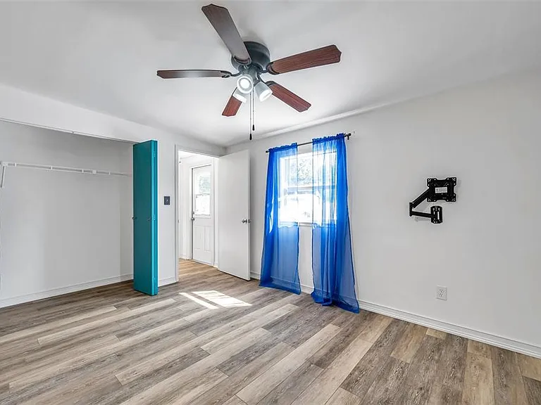 5900 Cypress St N — Photo 12