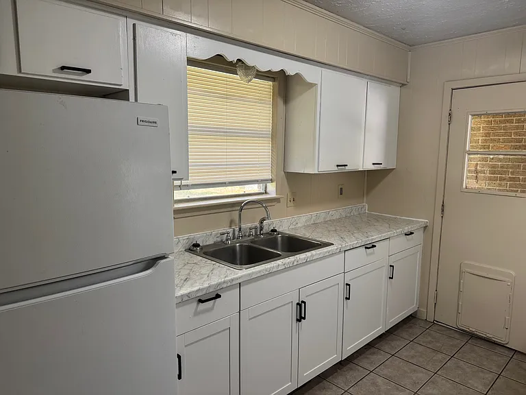 2224 Popps Ferry Rd — Photo 3