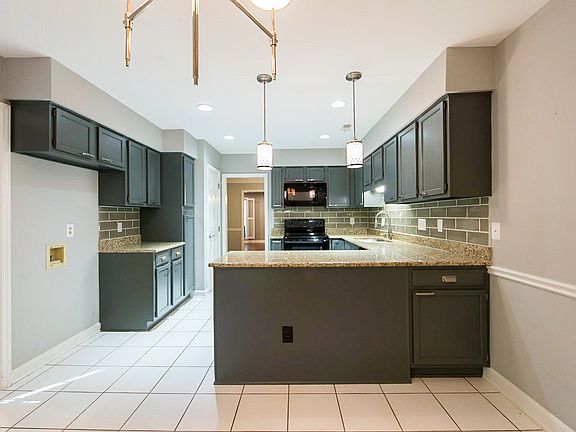2nd image of 4240 Woodglen Ln