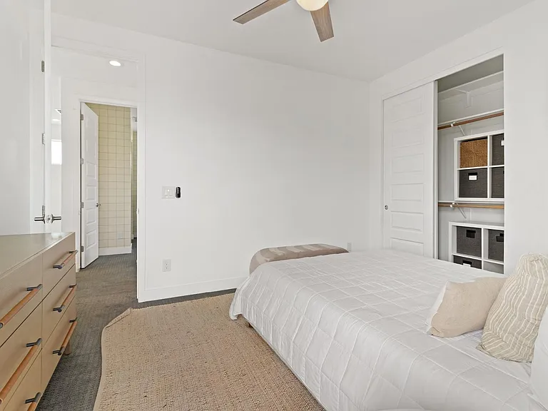 4533 E Devonshire Ave — Photo 37