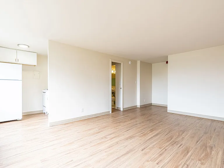 The Queensborough Apartments — Photo 25
