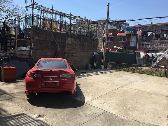 4th image of 82 Bay 40th St APT 3