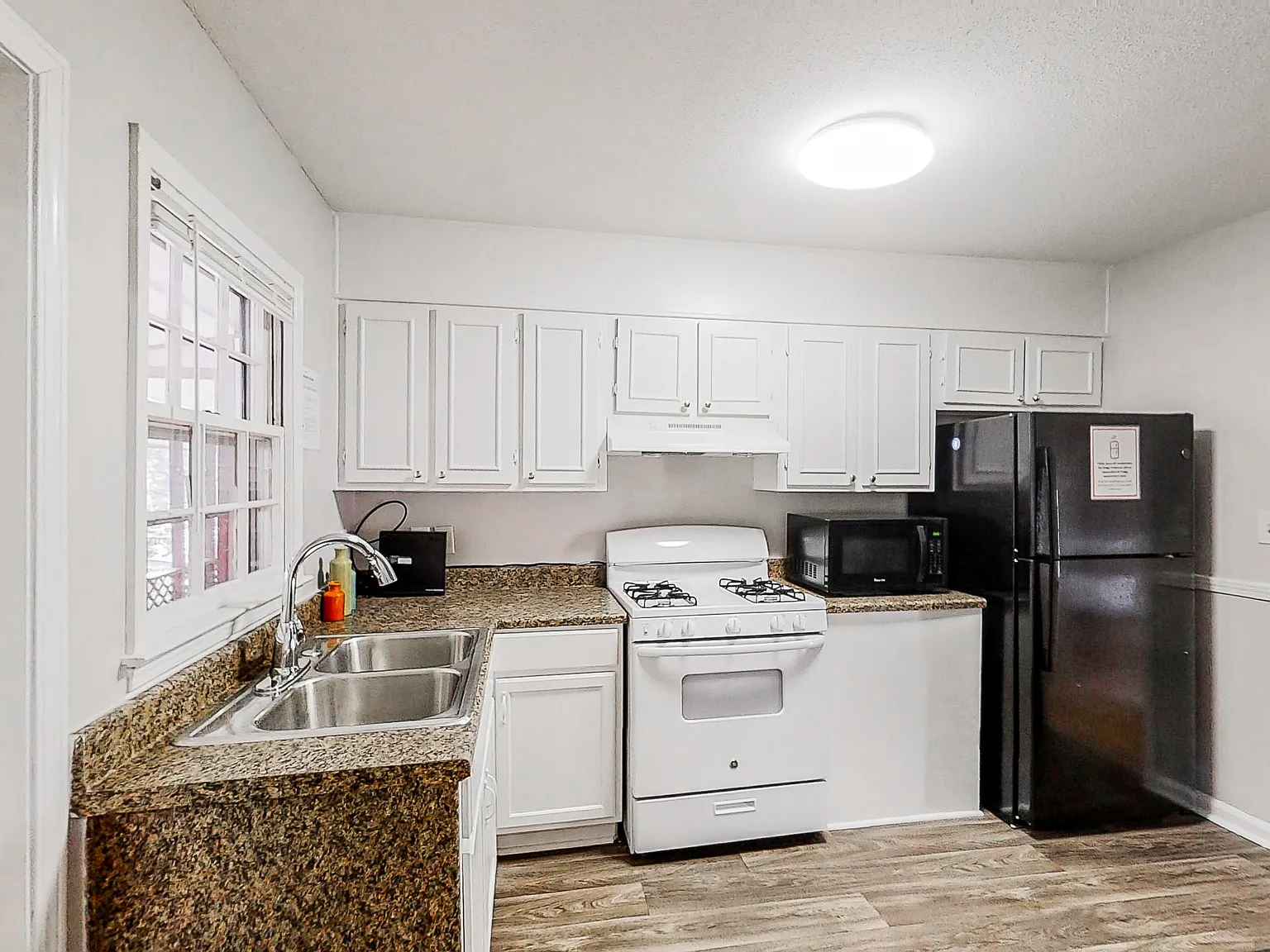 4 bed, 3.0 bath, 1634 sqft, $650 — Photo 4