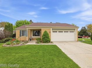 779 Oak Ridge Dr, Brighton, MI 48116