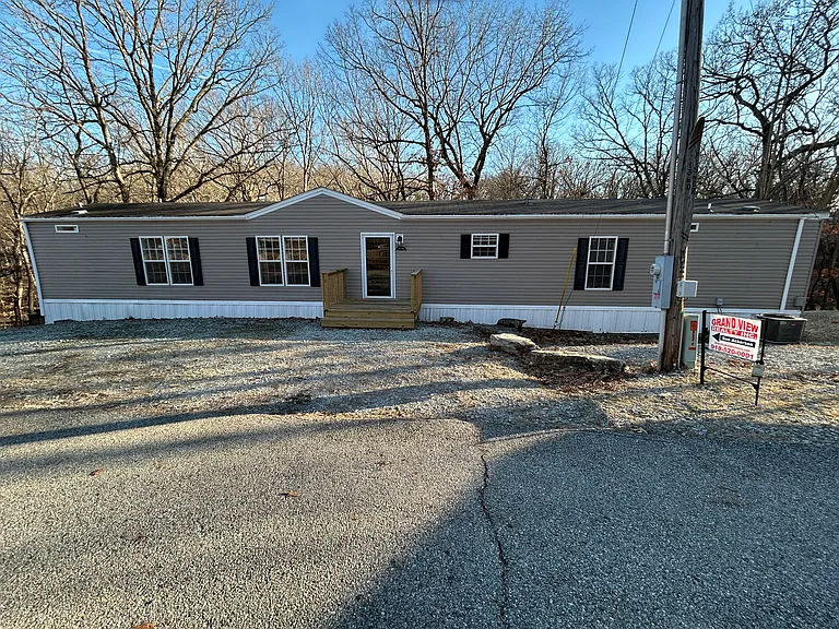 31320 Wildwood Dr — Photo 1