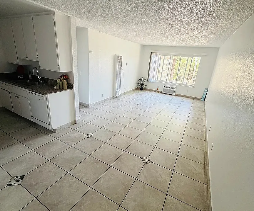 14000 Foothill Blvd #23