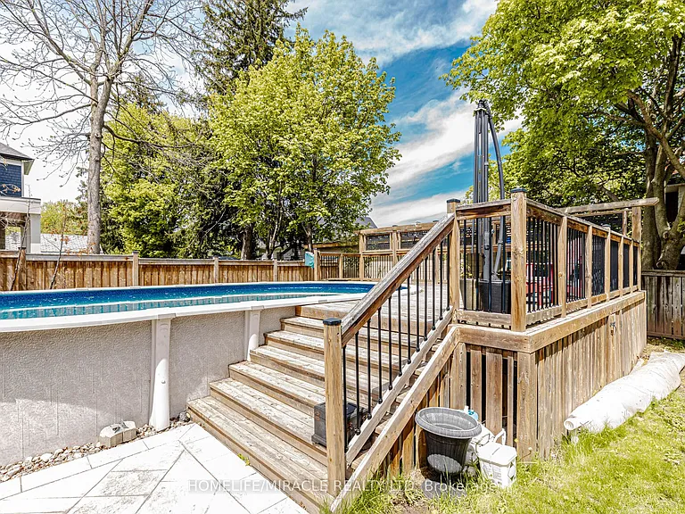 563 Taplow Cres — Photo 48