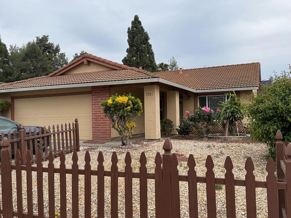 2nd image of 1723 Pine Hollow Cir