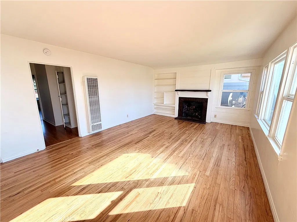 3 bed, 1111 sqft, $4,250 — Photo 2