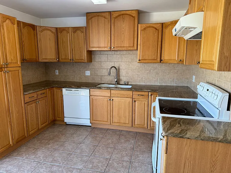 3384 Heights Dr — Photo 3
