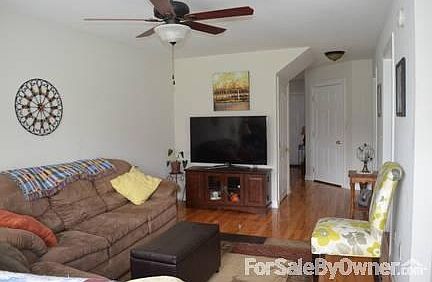 4th image of 215 Pleasant View Dr