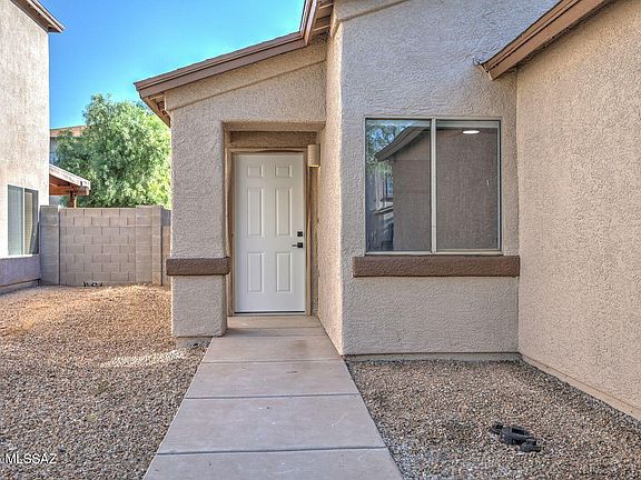 4th image of 3625 E Drexel Manor Stra