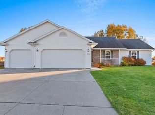 552 Songbird Ave, Wrightstown, WI 54180