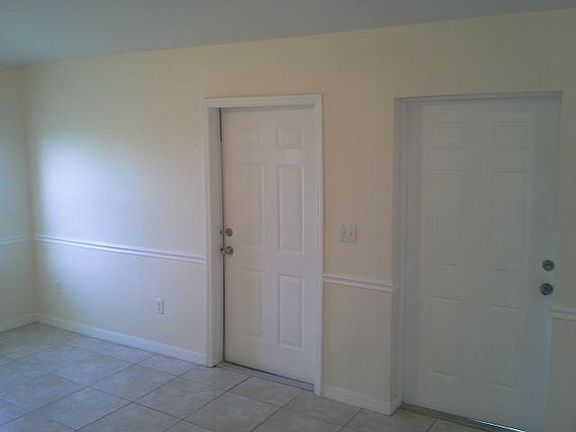 3rd image of 1042 Albert Ave