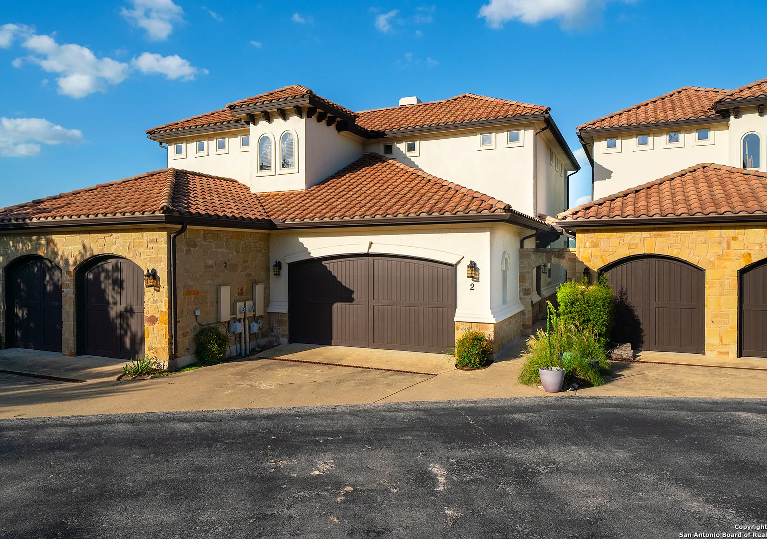 3 bed, 2.5 bath, 2225 sqft, $2,750 — Photo 3