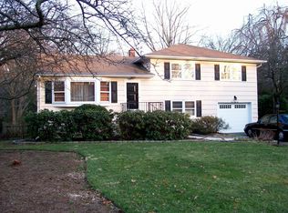 386 Tappan Rd, Norwood, NJ 07648