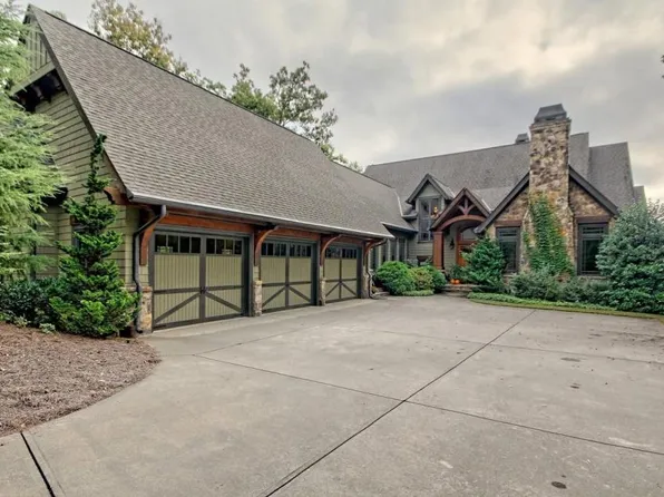 2088 Russell Point Ln, Hiawassee, GA 30546