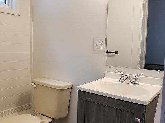 3rd image of 318 Marion Ave APT 2