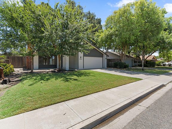 4th image of 2500 N Charter Oak Court