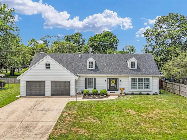 1104 Parkside Dr, Tuscola, IL 61953