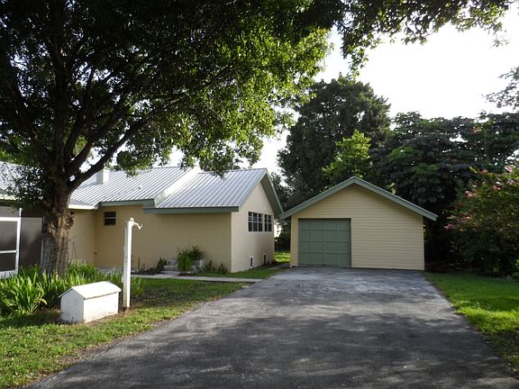 5th image of 404 Royal Palm Ave