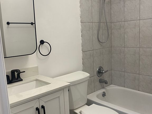 5th image of 204 Essex Dr Floor 1