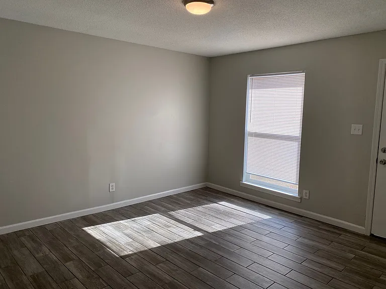 19 Rolling Meadows Dr — Photo 4