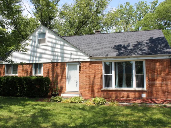 98 Fox Ln, Wheeling, IL 60090