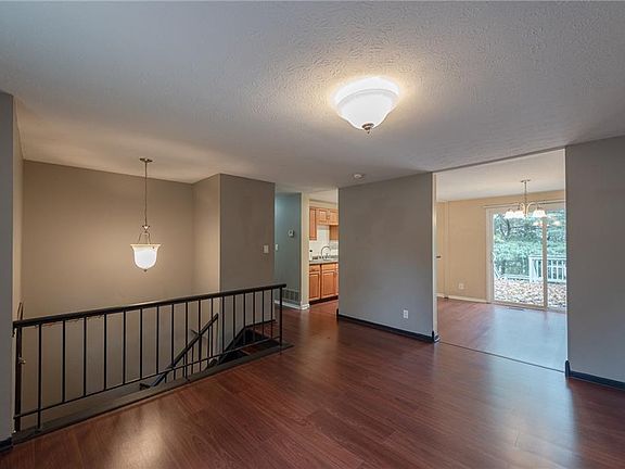 4th image of 1283 Carol Dr