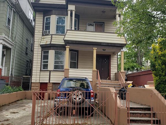 3rd image of 304 Woodside Ave APT 3