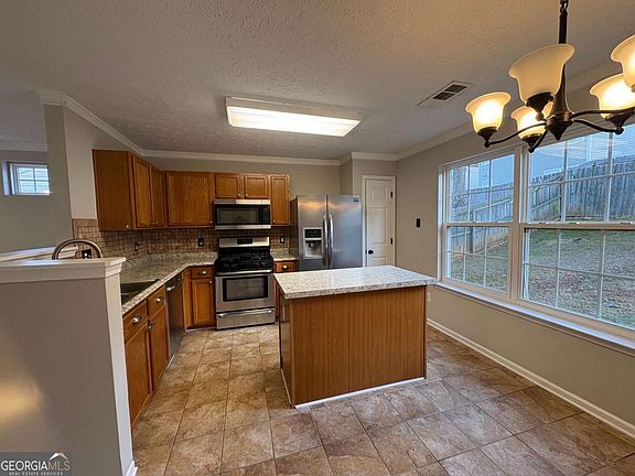 5th image of 422 Royal Oak Dr