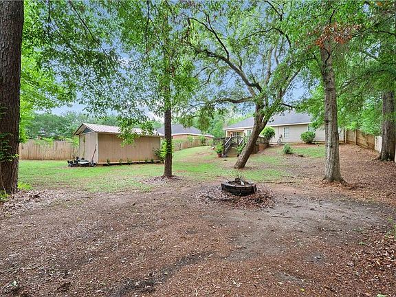 3rd image of 555 Dykes Rd S