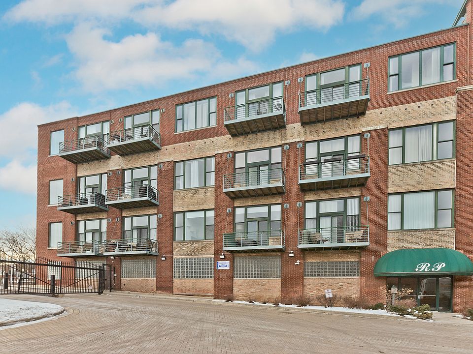 1st image of 2222 W Diversey Ave #204