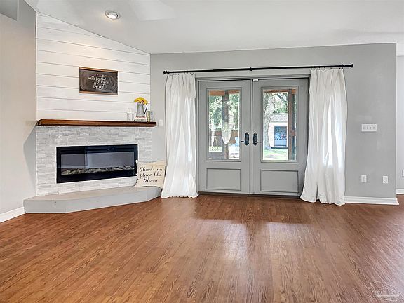3rd image of 2325 Majestic Dr