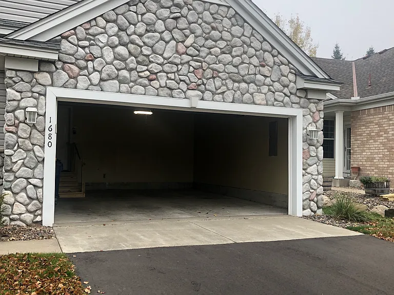 1680 Oakbrooke Ct — Photo 2