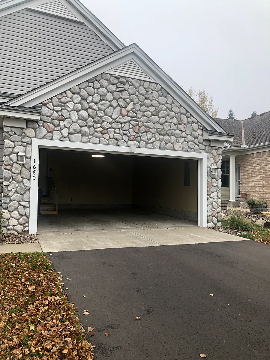 Building Photo - 1680 Oakbrooke Ct